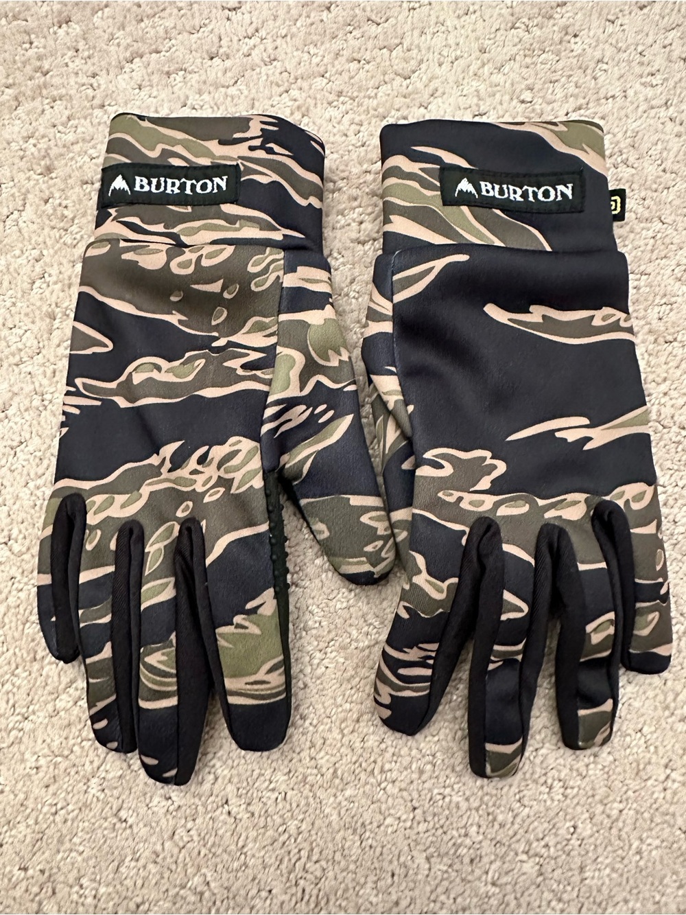 Burton Kids Camouflage Gloves in Green and Black